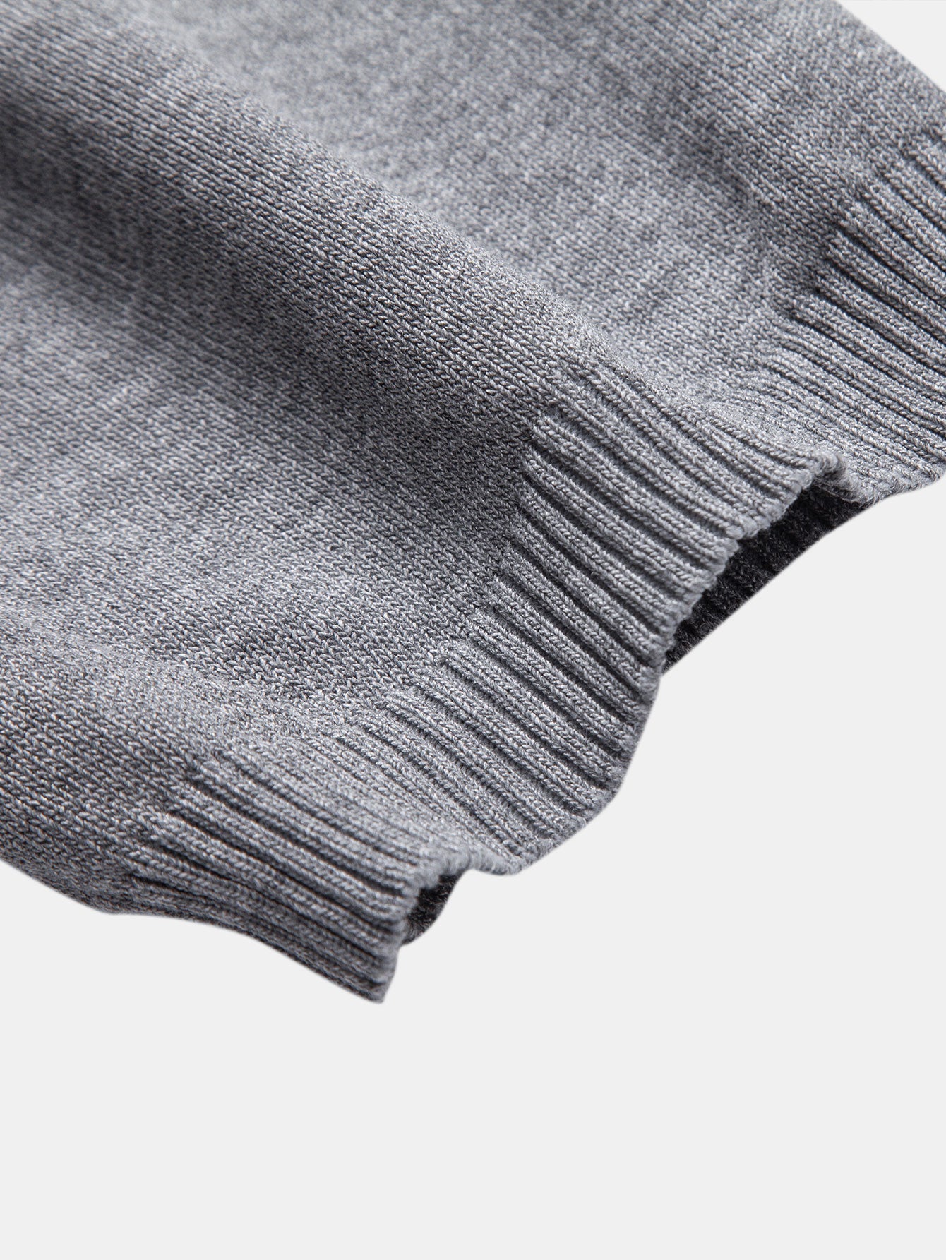 Men's Modern Twist Jacquard Knit Half-Zip Polo Shirt with Stylish Texture